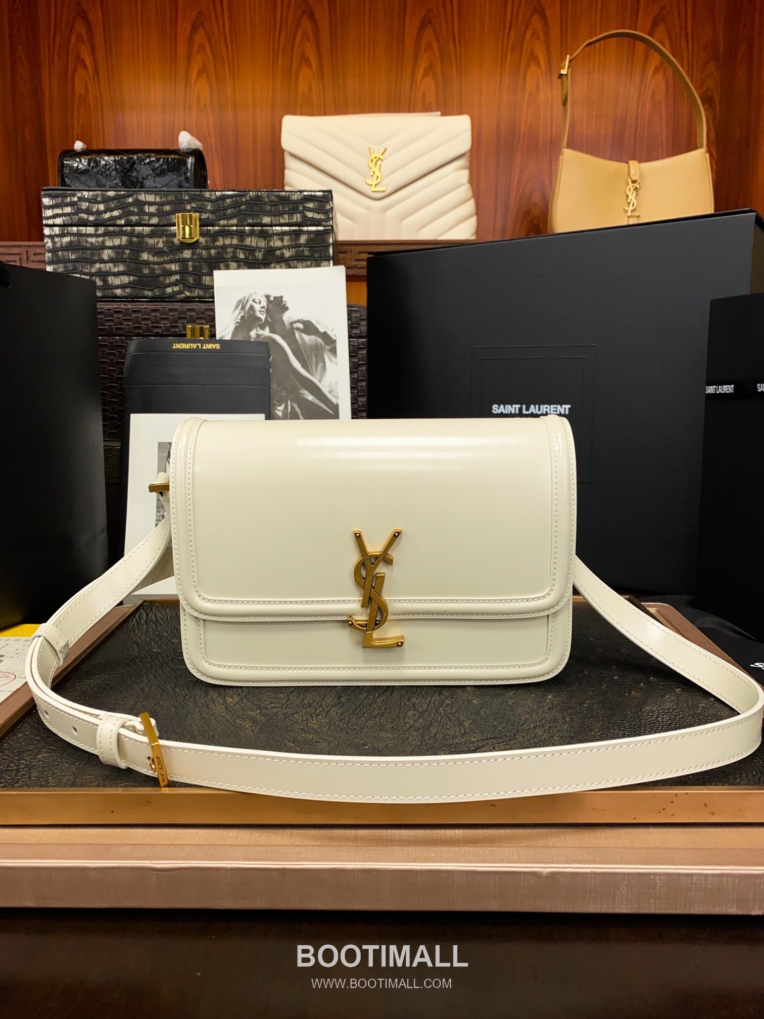 Saint Laurent Monogram Medium Grain Leather Flap Shoulder Bag with YSL Turn Lock 루이생로랑 모노그램 그레인 레더 플랩 숄더백 YSL 턴락 634305 23cm 1