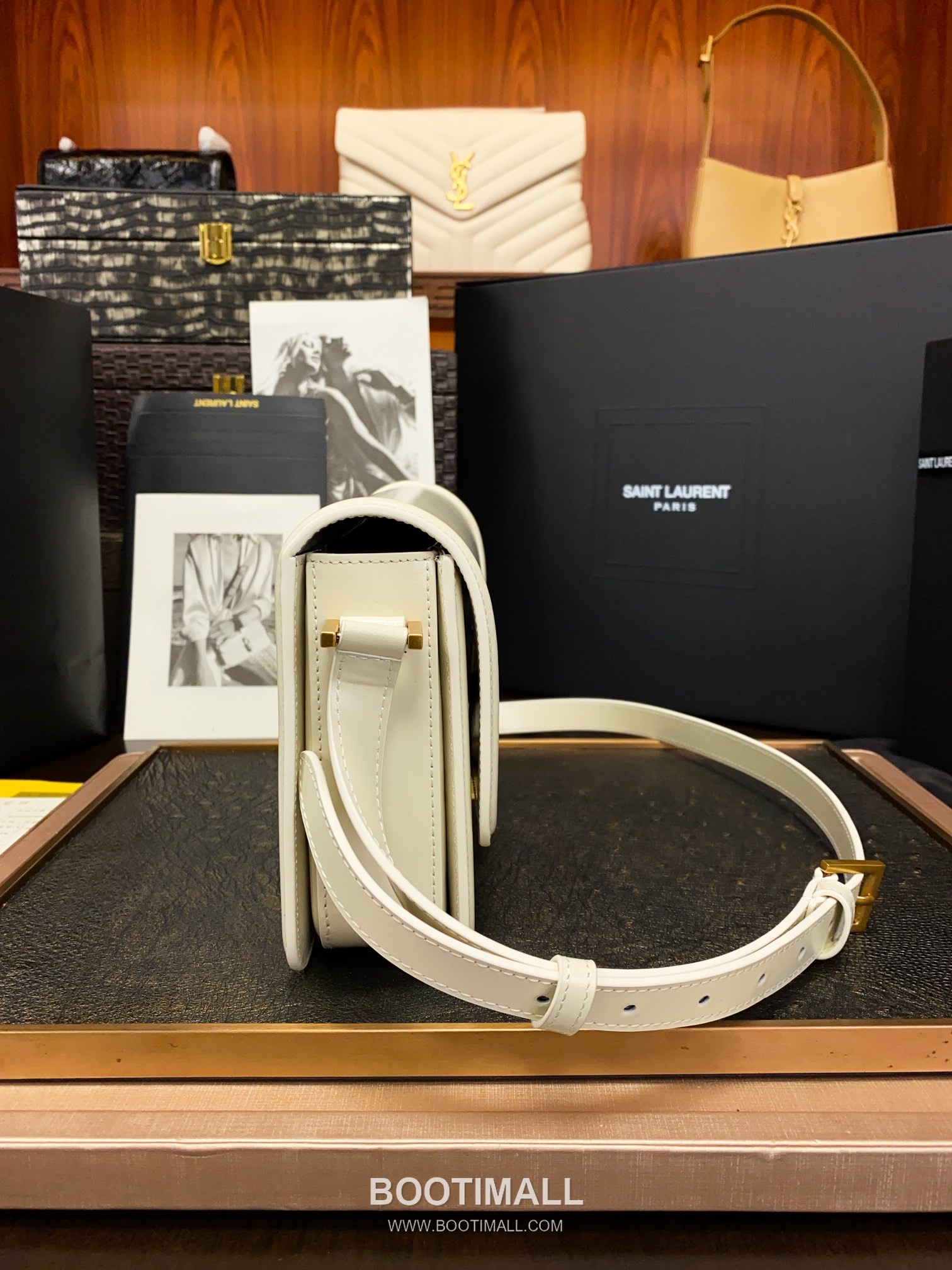 Saint Laurent Monogram Medium Grain Leather Flap Shoulder Bag with YSL Turn Lock 루이생로랑 모노그램 그레인 레더 플랩 숄더백 YSL 턴락 634305 23cm 2