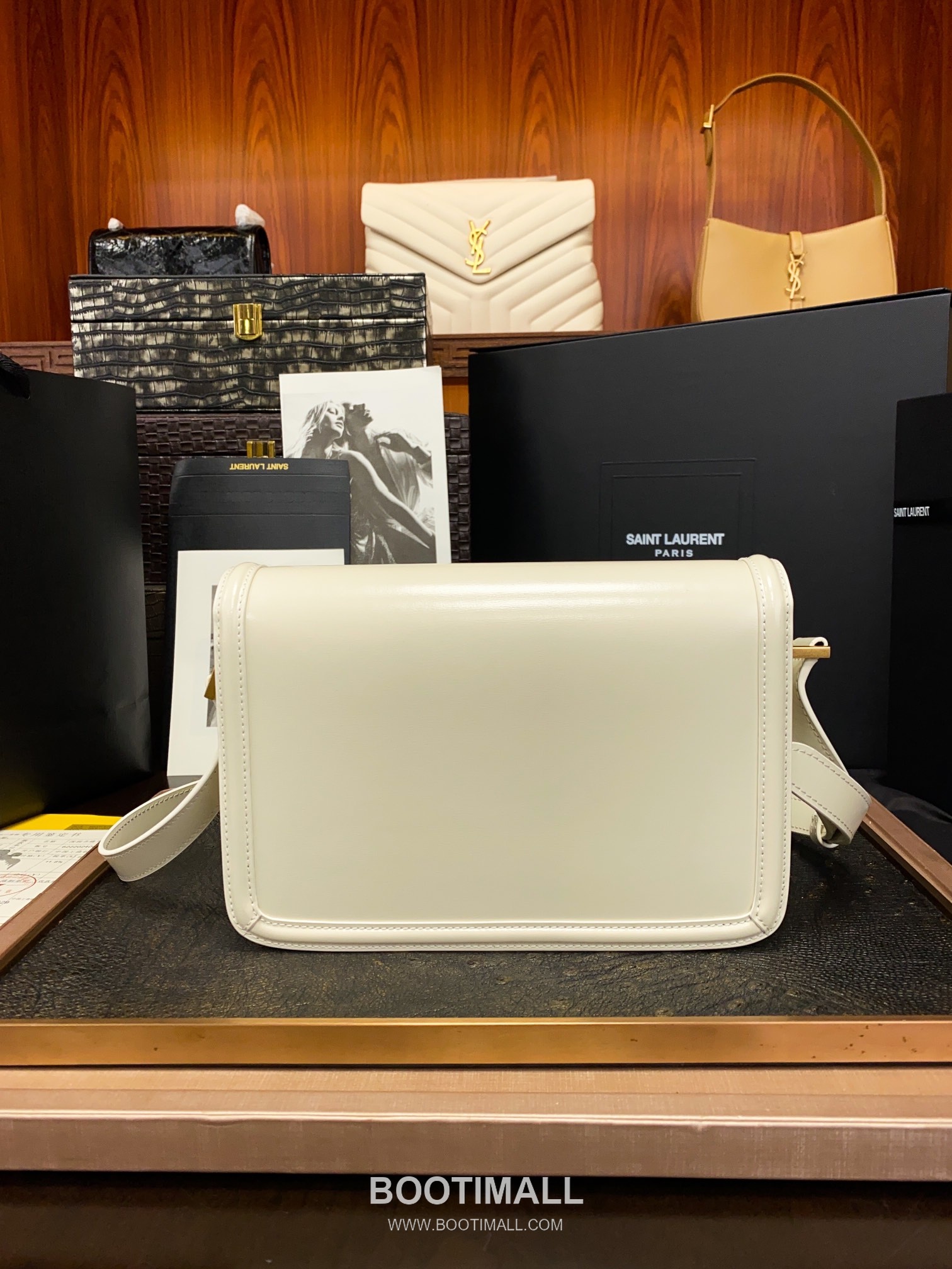 Saint Laurent Monogram Medium Grain Leather Flap Shoulder Bag with YSL Turn Lock 루이생로랑 모노그램 그레인 레더 플랩 숄더백 YSL 턴락 634305 23cm 3