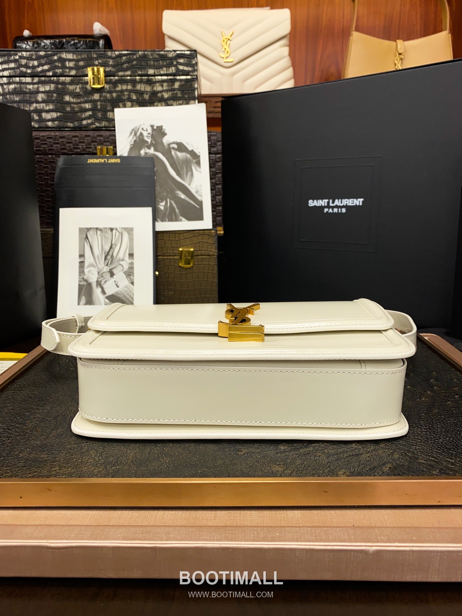 Saint Laurent Monogram Medium Grain Leather Flap Shoulder Bag with YSL Turn Lock 루이생로랑 모노그램 그레인 레더 플랩 숄더백 YSL 턴락 634305 23cm 4