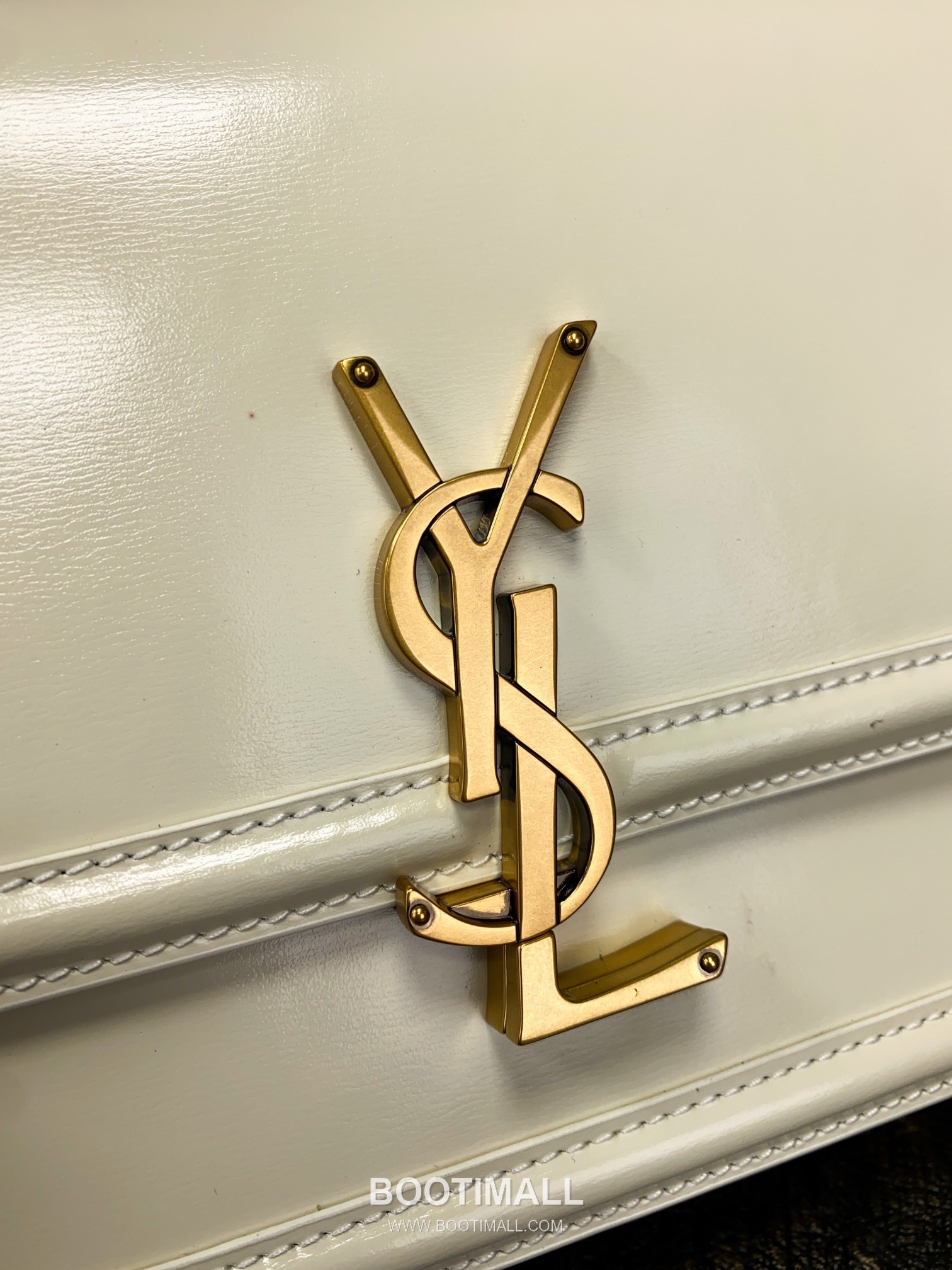 Saint Laurent Monogram Medium Grain Leather Flap Shoulder Bag with YSL Turn Lock 루이생로랑 모노그램 그레인 레더 플랩 숄더백 YSL 턴락 634305 23cm 5