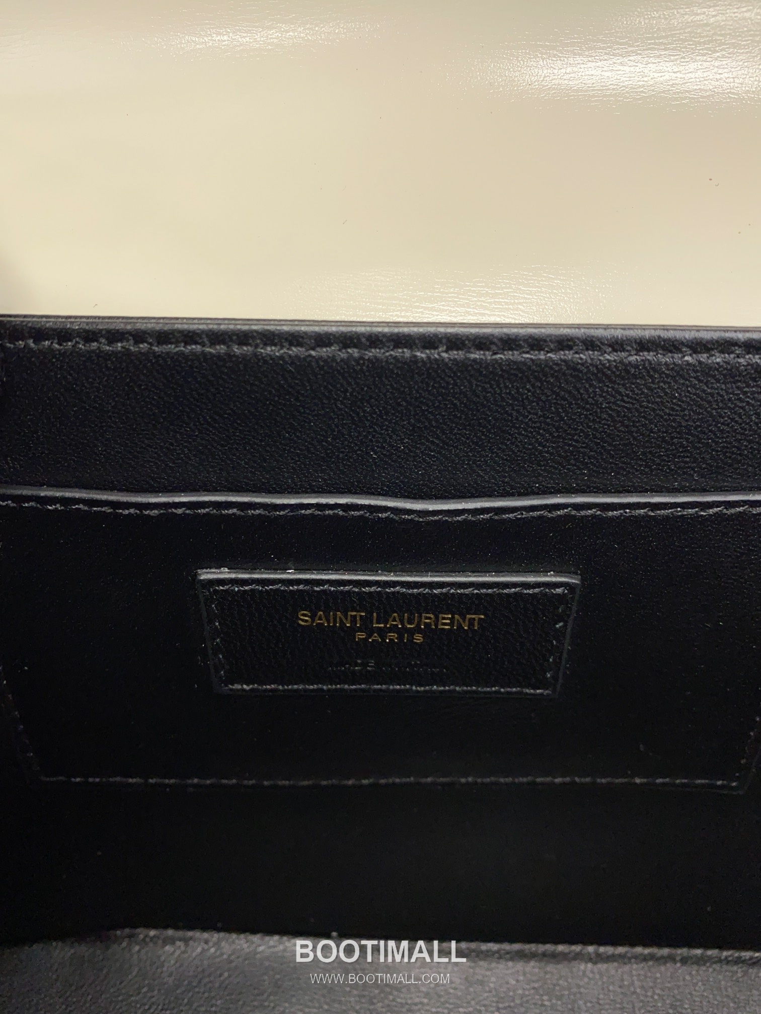 Saint Laurent Monogram Medium Grain Leather Flap Shoulder Bag with YSL Turn Lock 루이생로랑 모노그램 그레인 레더 플랩 숄더백 YSL 턴락 634305 23cm 9