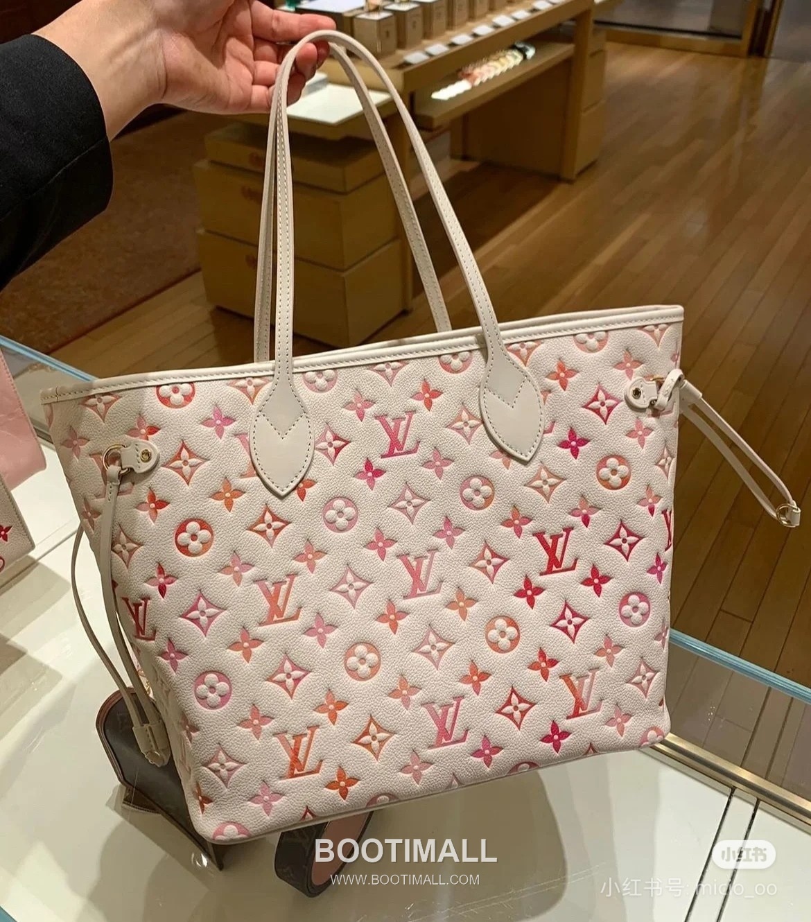 Louis Vuitton Neverfull MM Monogram Empreinte Leather Tote Bag with Gradient Sunrise Print 루이비통 네버풀 MM 모노그램 앙프렝뜨 레더 토트백 그라데이션 프린트 M47080 31cm 2