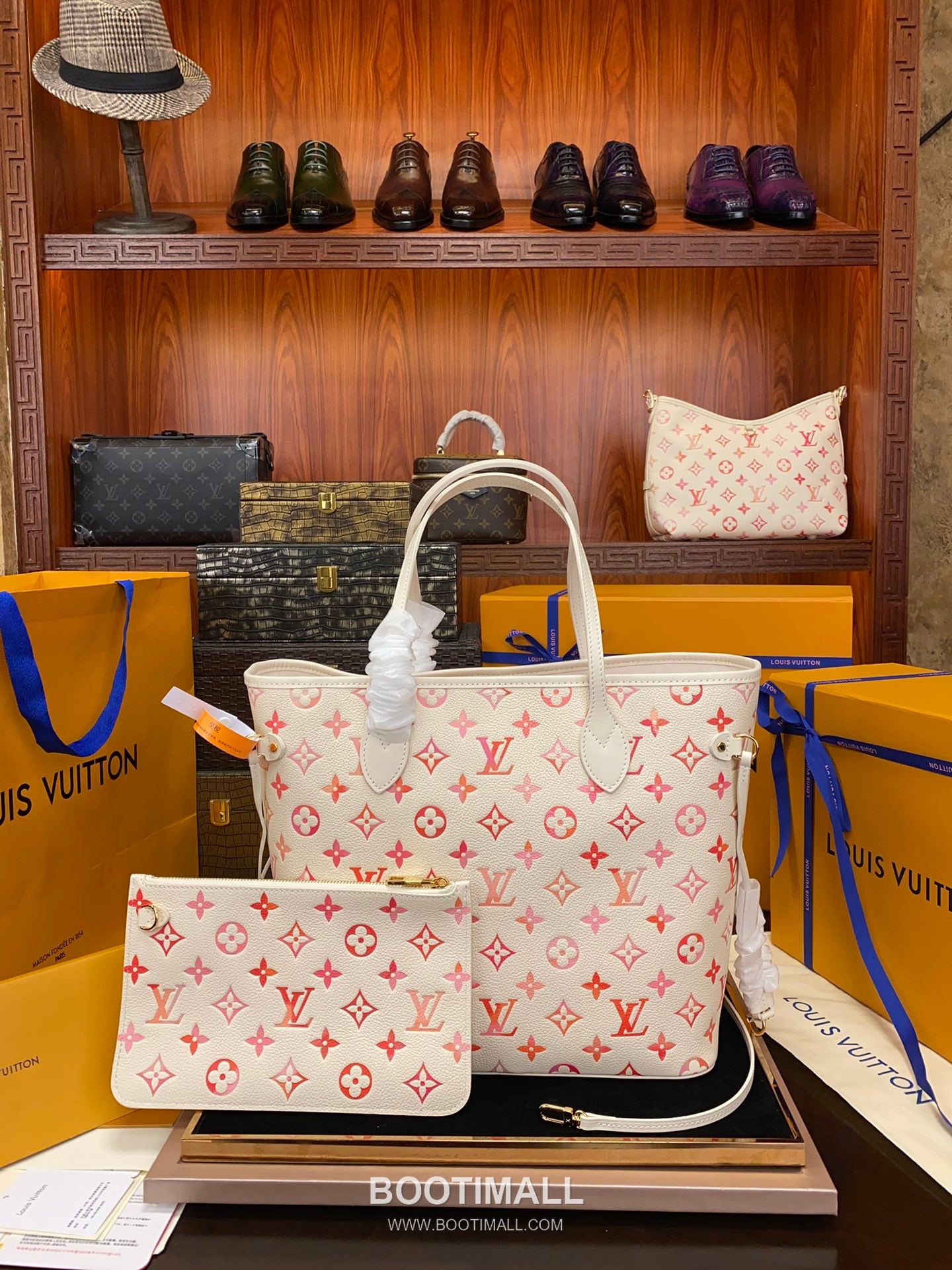 Louis Vuitton Neverfull MM Monogram Empreinte Leather Tote Bag with Gradient Sunrise Print 루이비통 네버풀 MM 모노그램 앙프렝뜨 레더 토트백 그라데이션 프린트 M47080 31cm 10