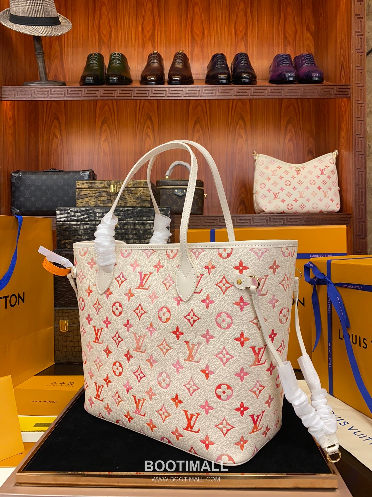 Louis Vuitton Neverfull MM Monogram Empreinte Leather Tote Bag with Gradient Sunrise Print 루이비통 네버풀 MM 모노그램 앙프렝뜨 레더 토트백 그라데이션 프린트 M47080 31cm 11