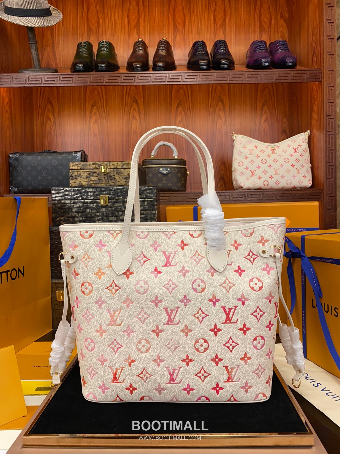 Louis Vuitton Neverfull MM Monogram Empreinte Leather Tote Bag with Gradient Sunrise Print 루이비통 네버풀 MM 모노그램 앙프렝뜨 레더 토트백 그라데이션 프린트 M47080 31cm 13