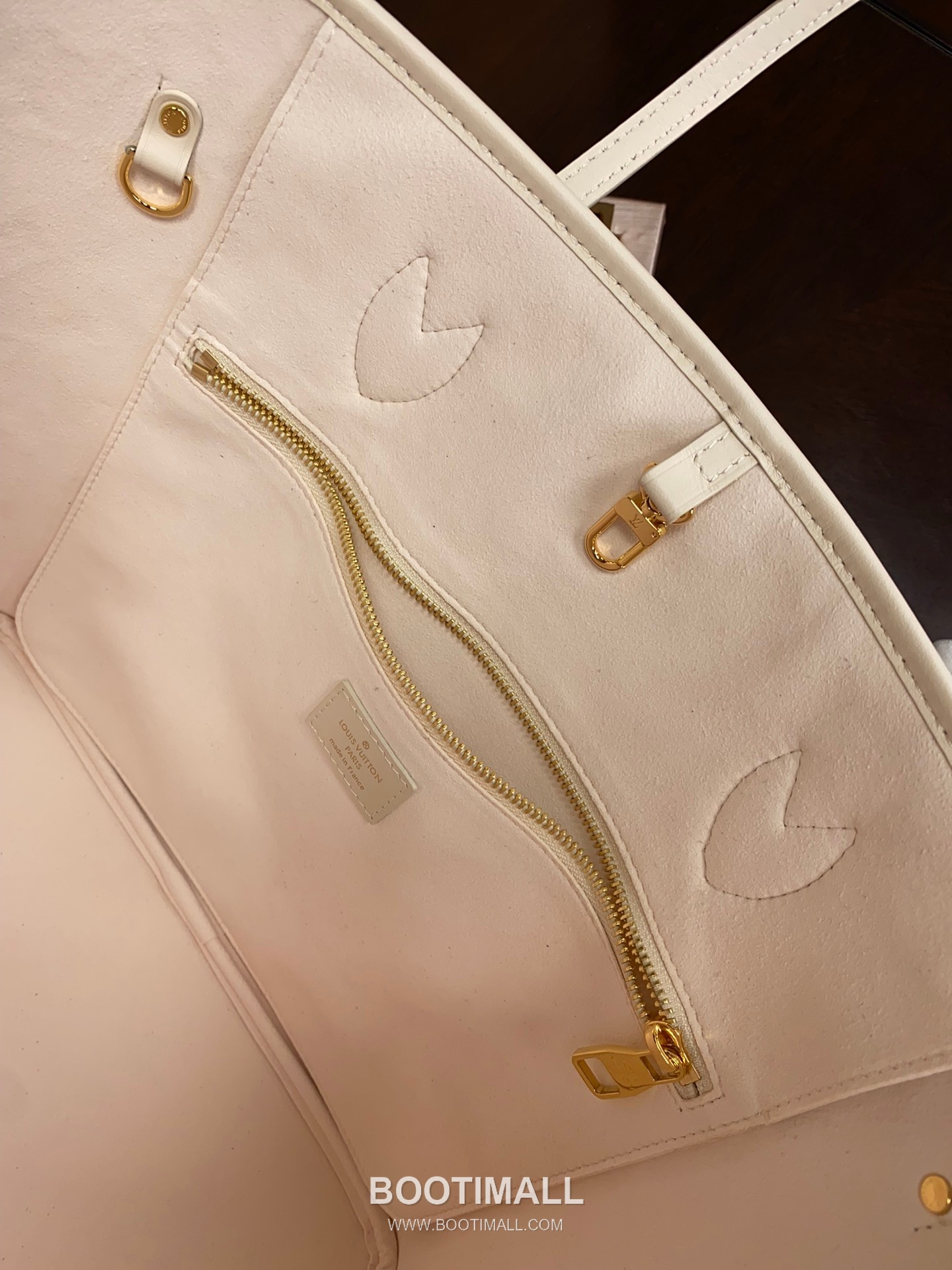 Louis Vuitton Neverfull MM Monogram Empreinte Leather Tote Bag with Gradient Sunrise Print 루이비통 네버풀 MM 모노그램 앙프렝뜨 레더 토트백 그라데이션 프린트 M47080 31cm 17