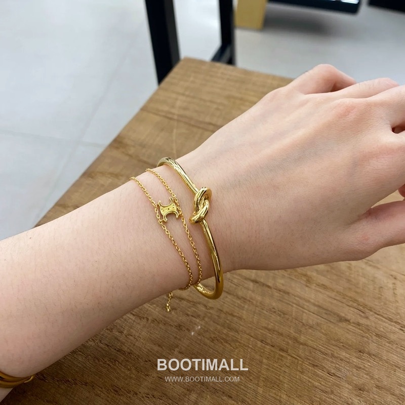 Celine Triomphe Brass Gold Plated Necklace with Double Layer Chain Logo Pendant 셀린느 트리옹프 황동 베이스 금도금 네클리스 더블 레이어 체인 로고 펜던트 7