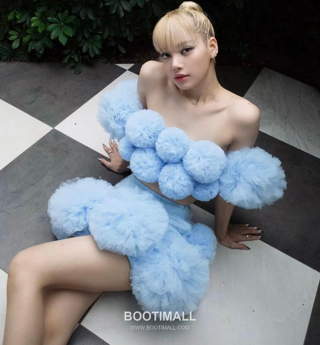 Celine Triomphe Brass Gold Plated Necklace with Crystal Logo Pendant 셀린느 트리옹프 황동 베이스 금도금 네클리스 크리스탈 로고 펜던트 3