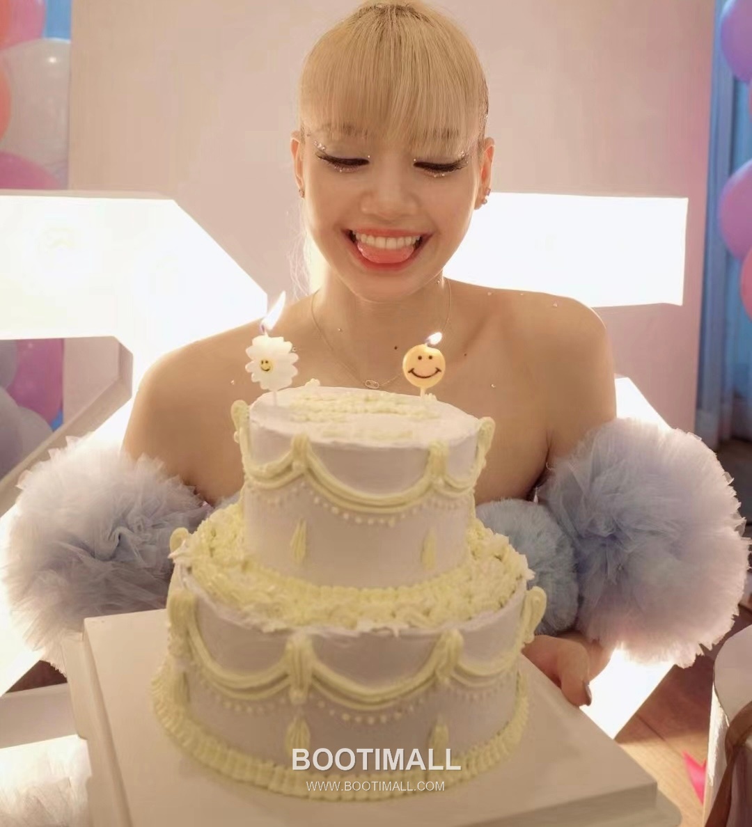 Celine Triomphe Brass Gold Plated Necklace with Crystal Logo Pendant 셀린느 트리옹프 황동 베이스 금도금 네클리스 크리스탈 로고 펜던트 4