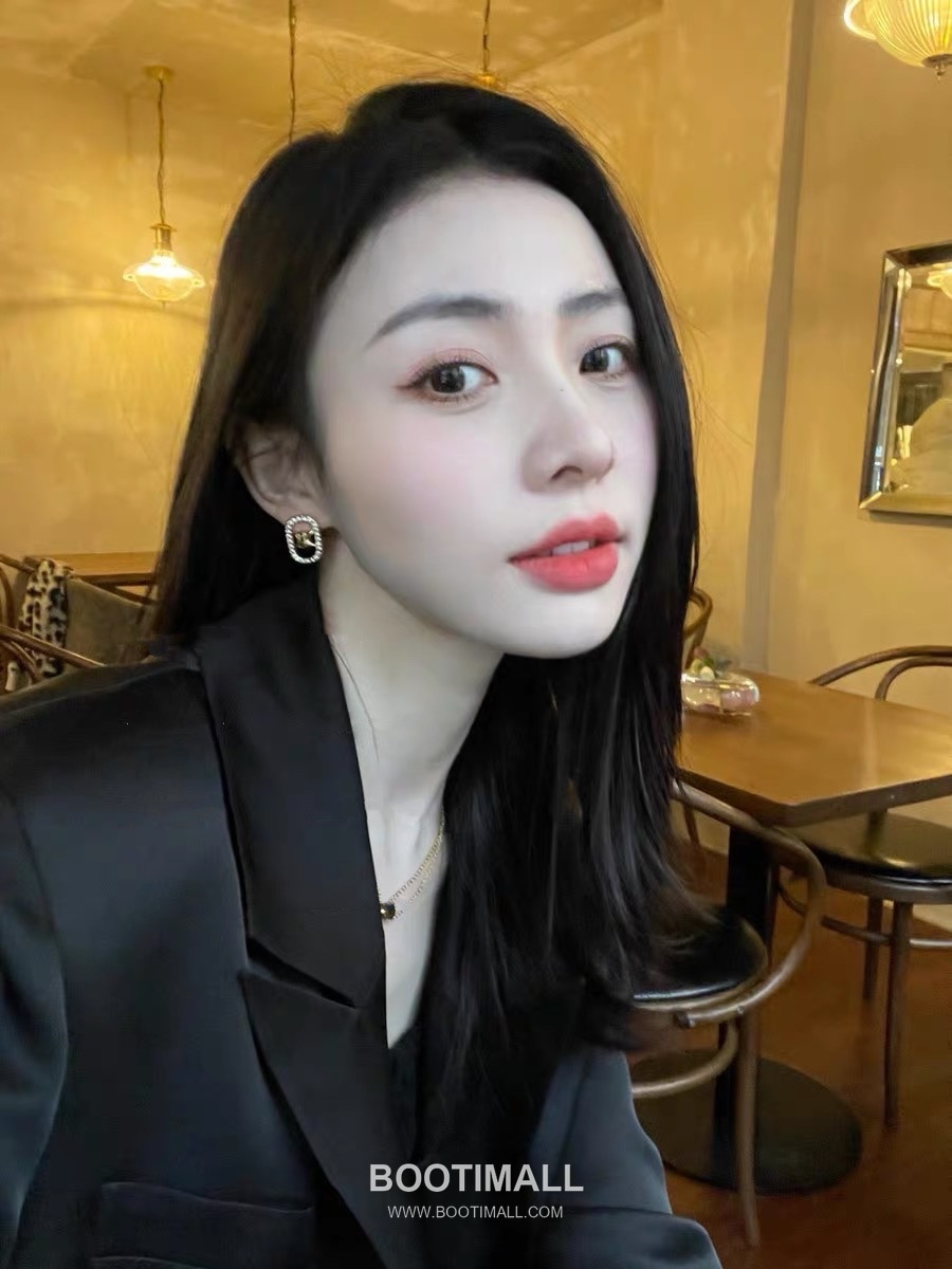 Celine Triomphe Brass Gold Plated Earring with Rectangle Logo Stud 셀린느 트리옹프 황동 베이스 금도금 이어링 직사각 로고 스터드 3