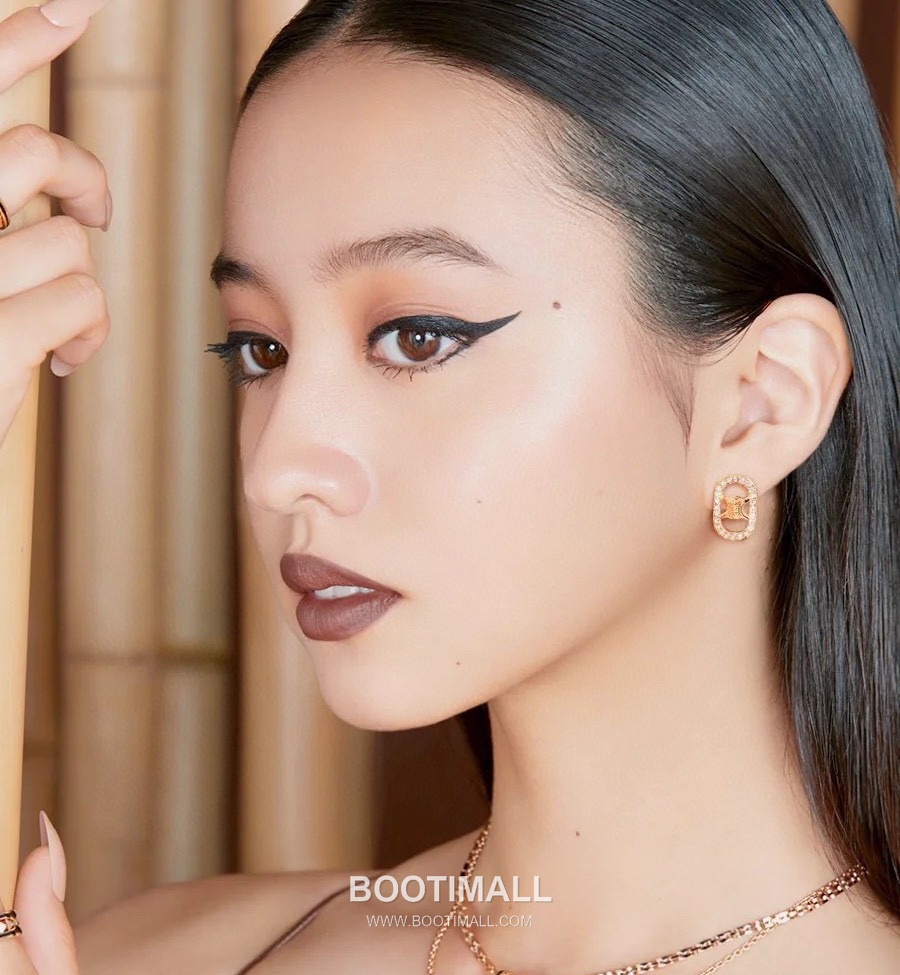 Celine Triomphe Brass Gold Plated Earring with Rectangle Logo Stud 셀린느 트리옹프 황동 베이스 금도금 이어링 직사각 로고 스터드 9