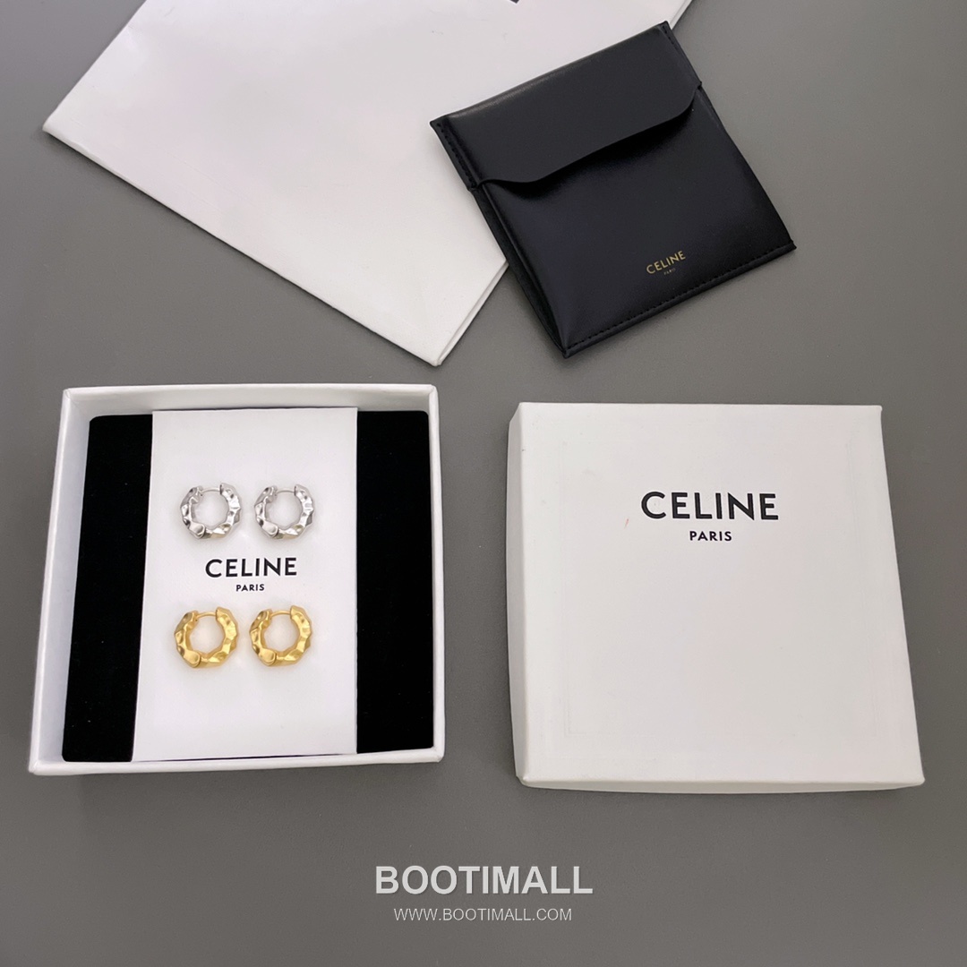 Minimal Textured Brass Gold Plated Earring with Small Hoop Design 미니멀 텍스처 황동 베이스 금도금 이어링 스몰 후프 디자인 10