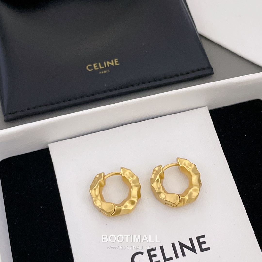 Minimal Textured Brass Gold Plated Earring with Small Hoop Design 미니멀 텍스처 황동 베이스 금도금 이어링 스몰 후프 디자인 12