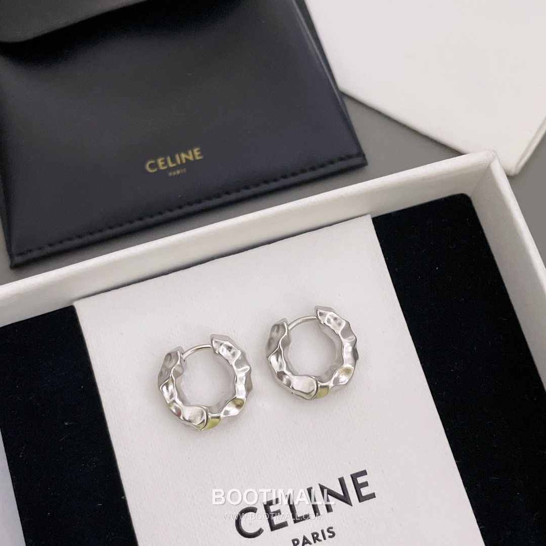 Minimal Textured Brass Gold Plated Earring with Small Hoop Design 미니멀 텍스처 황동 베이스 금도금 이어링 스몰 후프 디자인 13