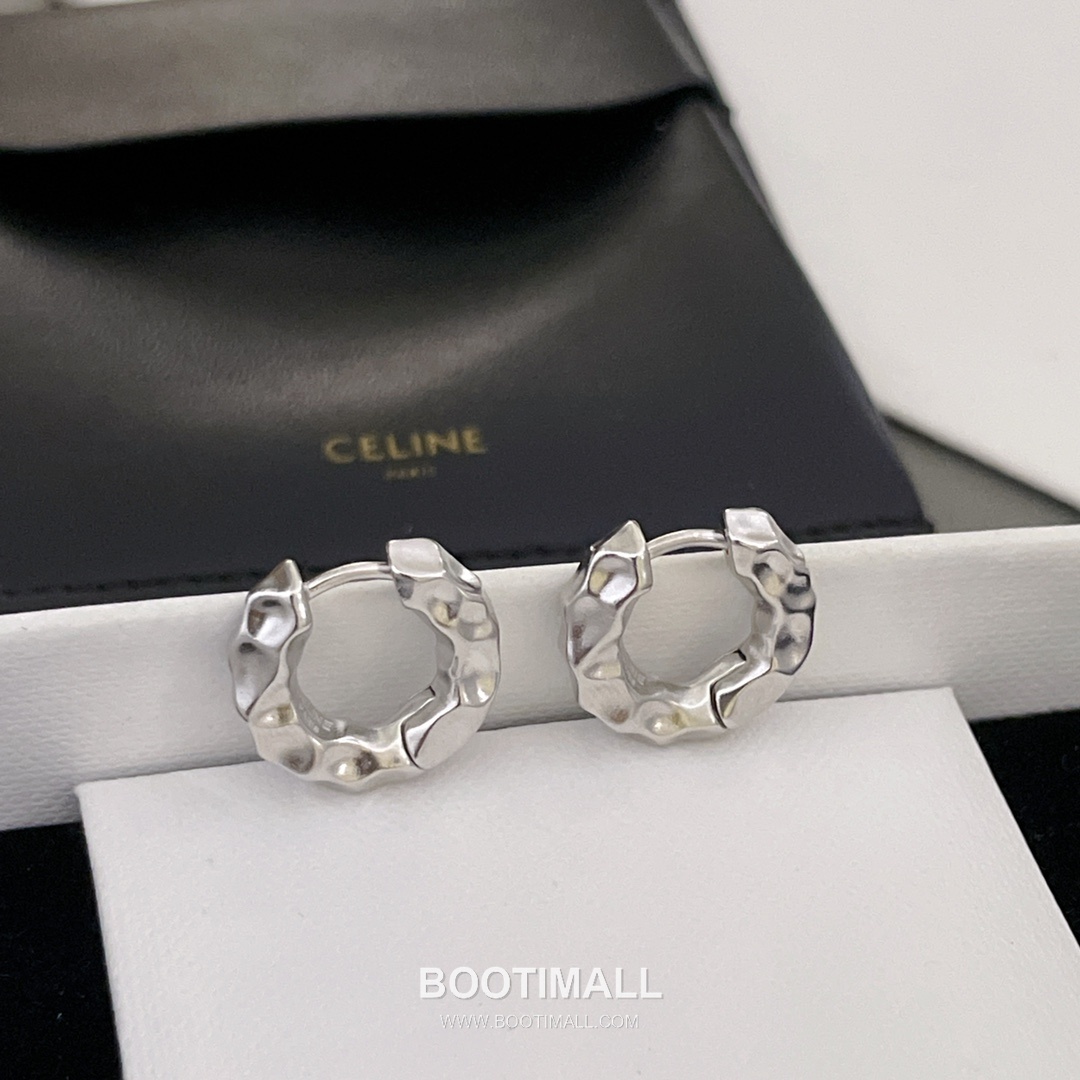 Minimal Textured Brass Gold Plated Earring with Small Hoop Design 미니멀 텍스처 황동 베이스 금도금 이어링 스몰 후프 디자인 14