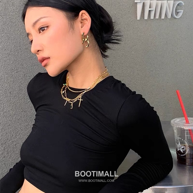 Celine Brass Gold Plated Earring with Interlocking Logo Stud 셀린느 황동 베이스 금도금 이어링 인터락킹 로고 스터드 1