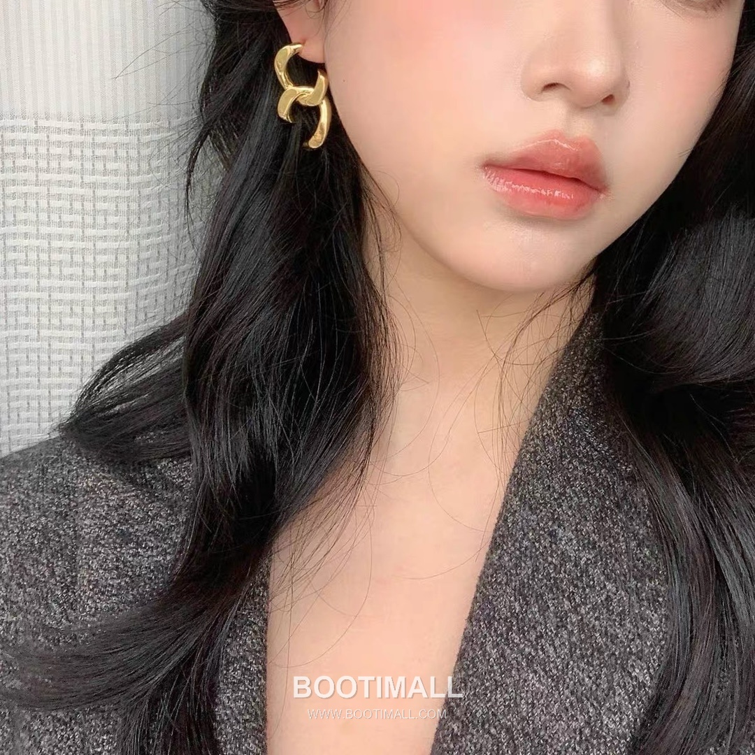 Celine Brass Gold Plated Earring with Interlocking Logo Stud 셀린느 황동 베이스 금도금 이어링 인터락킹 로고 스터드 5