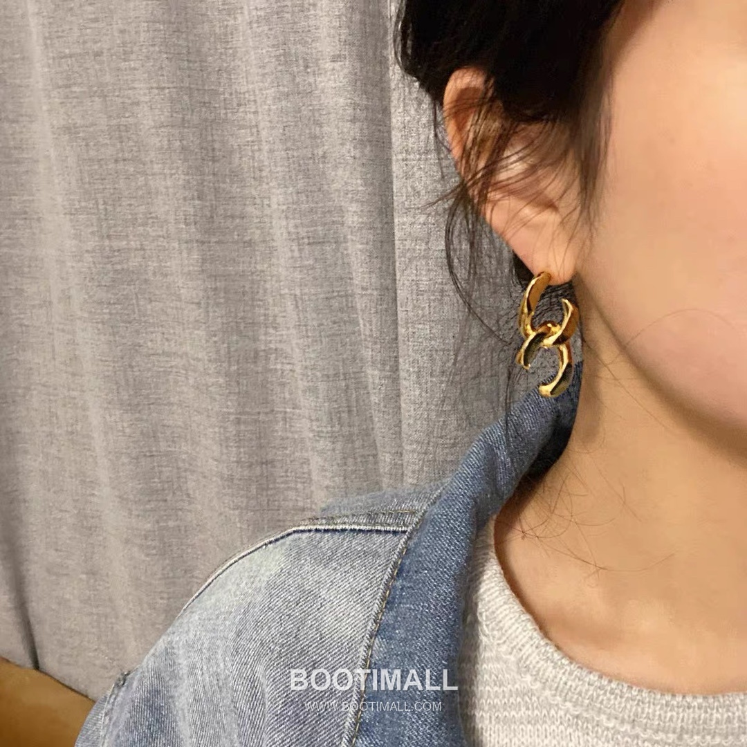 Celine Brass Gold Plated Earring with Interlocking Logo Stud 셀린느 황동 베이스 금도금 이어링 인터락킹 로고 스터드 7