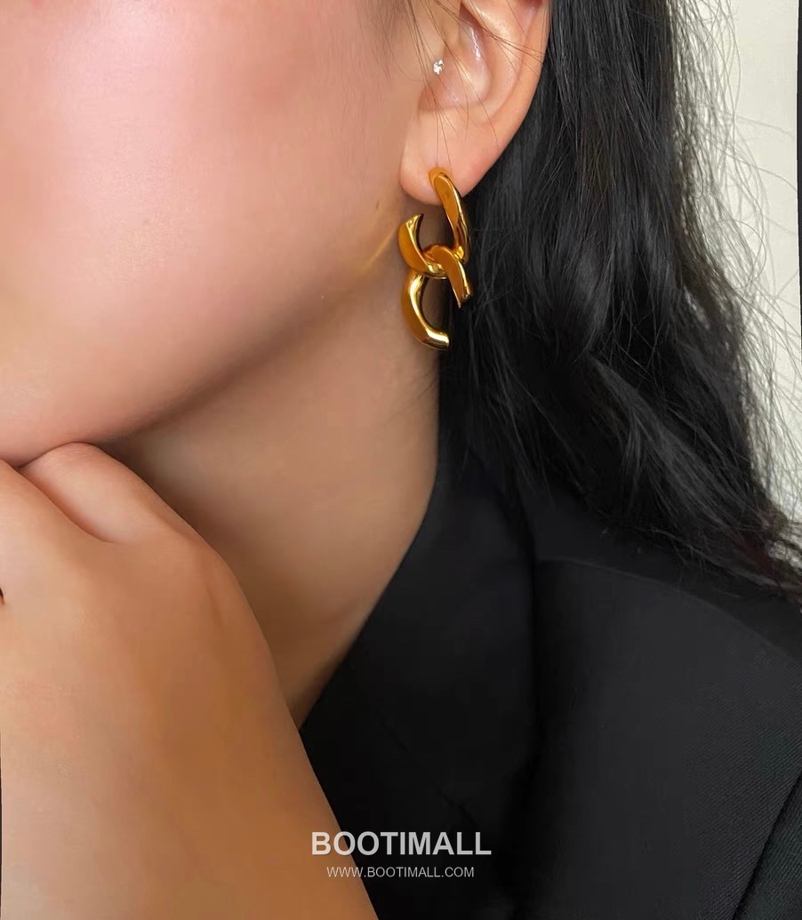 Celine Brass Gold Plated Earring with Interlocking Logo Stud 셀린느 황동 베이스 금도금 이어링 인터락킹 로고 스터드 9