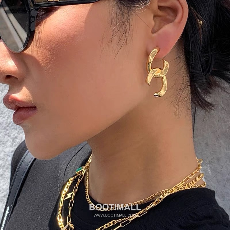Celine Brass Gold Plated Earring with Interlocking Logo Stud 셀린느 황동 베이스 금도금 이어링 인터락킹 로고 스터드 16