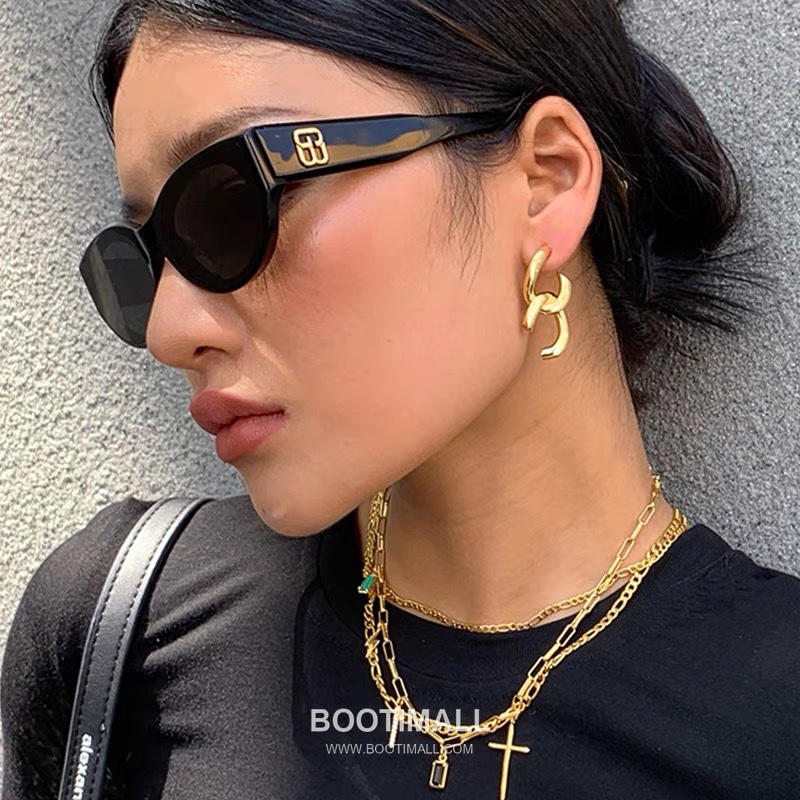 Celine Brass Gold Plated Earring with Interlocking Logo Stud 셀린느 황동 베이스 금도금 이어링 인터락킹 로고 스터드 17