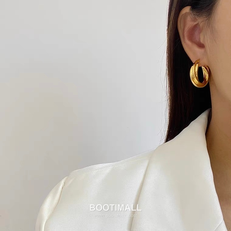 Celine Brass Gold Plated Earring with Triple Hoop Design 셀린느 황동 베이스 금도금 이어링 트리플 후프 디자인 2