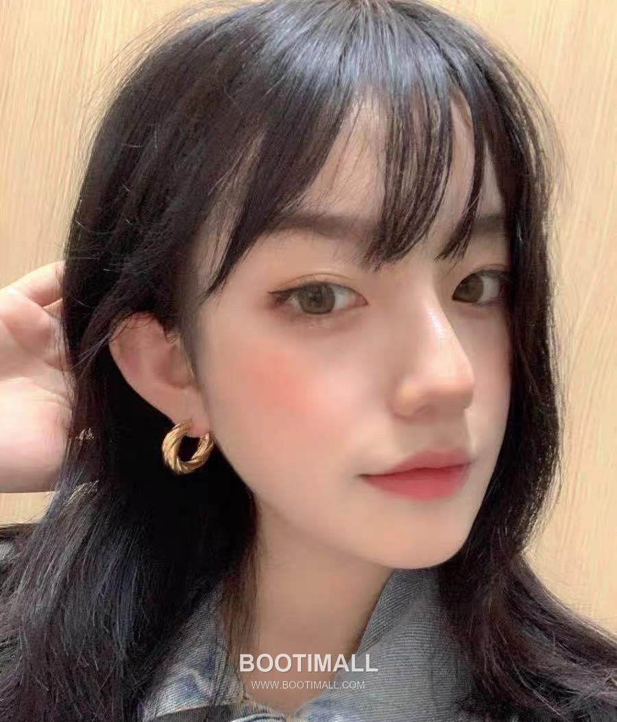 Celine Brass Gold Plated Earring with Triple Hoop Design 셀린느 황동 베이스 금도금 이어링 트리플 후프 디자인 6