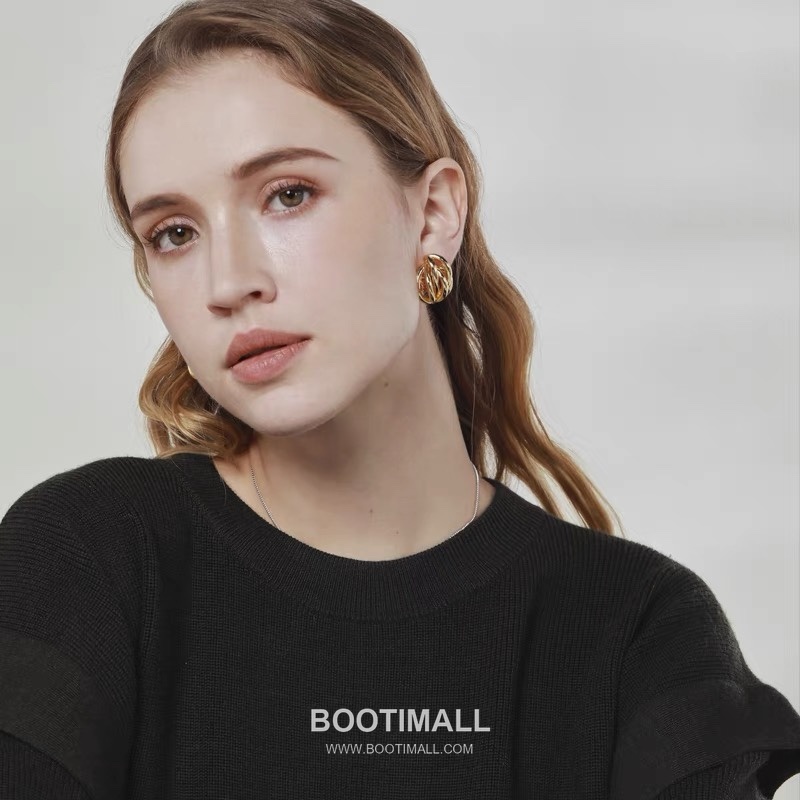 Celine Brass Gold Plated Earring with Openwork Design 셀린느 황동 베이스 금도금 이어링 오픈워크 디자인 2