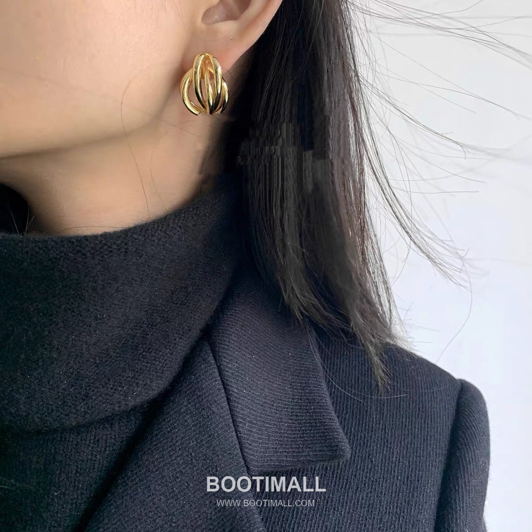 Celine Brass Gold Plated Earring with Openwork Design 셀린느 황동 베이스 금도금 이어링 오픈워크 디자인 4