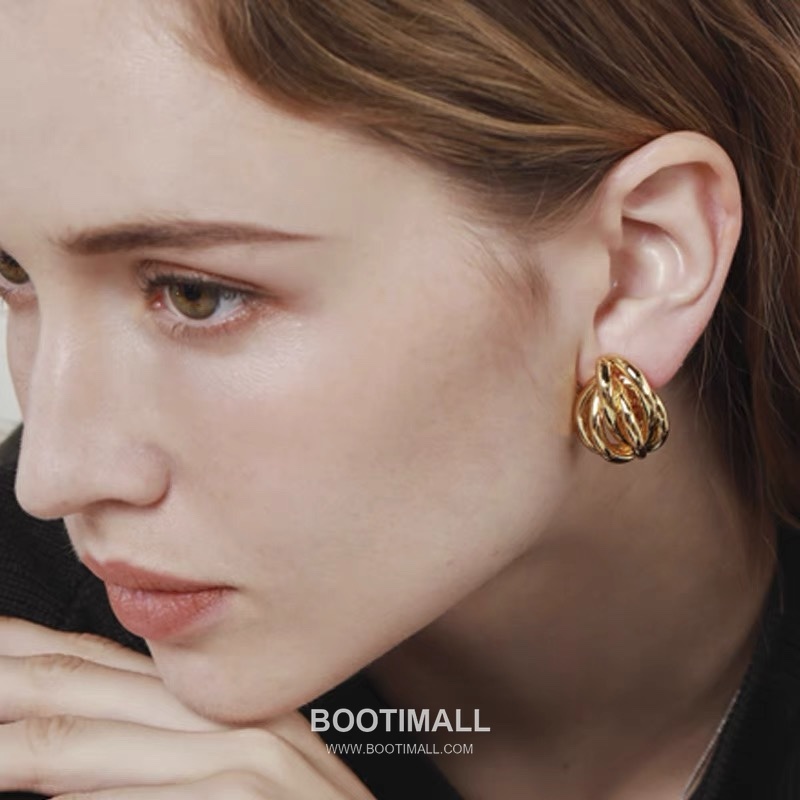 Celine Brass Gold Plated Earring with Openwork Design 셀린느 황동 베이스 금도금 이어링 오픈워크 디자인 5