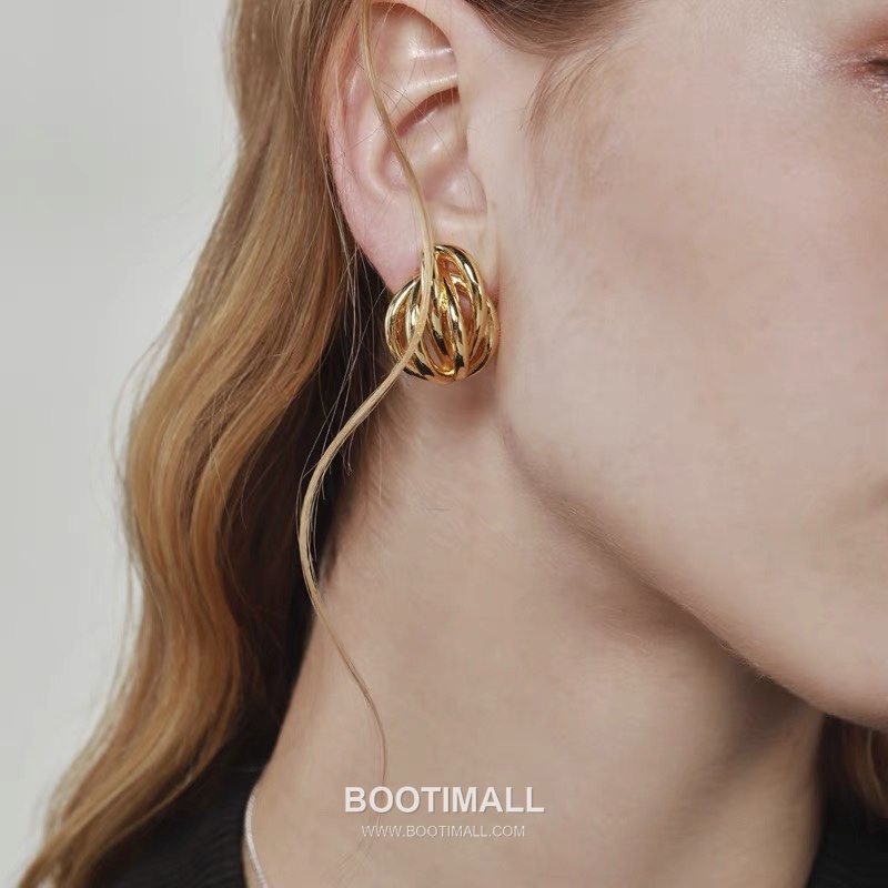 Celine Brass Gold Plated Earring with Openwork Design 셀린느 황동 베이스 금도금 이어링 오픈워크 디자인 6