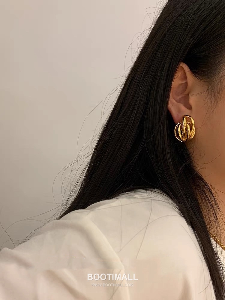 Celine Brass Gold Plated Earring with Openwork Design 셀린느 황동 베이스 금도금 이어링 오픈워크 디자인 8