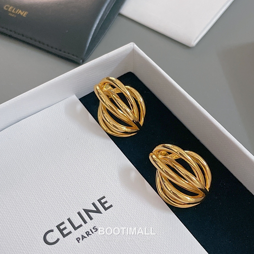 Celine Brass Gold Plated Earring with Openwork Design 셀린느 황동 베이스 금도금 이어링 오픈워크 디자인 13
