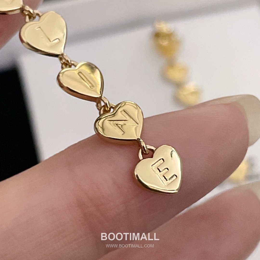 Celine Brass Gold Plated Earring with Multi Heart Stud Design 셀린느 황동 베이스 금도금 이어링 멀티 하트 스터드 디자인 13