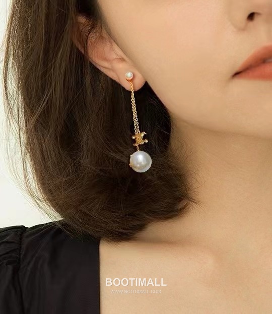 Celine Triomphe Brass Gold Plated Earring with Double Chain Logo Pendant Bead 셀린느 트리옹프 황동 베이스 금도금 이어링 더블 체인 로고 펜던트 비드 1