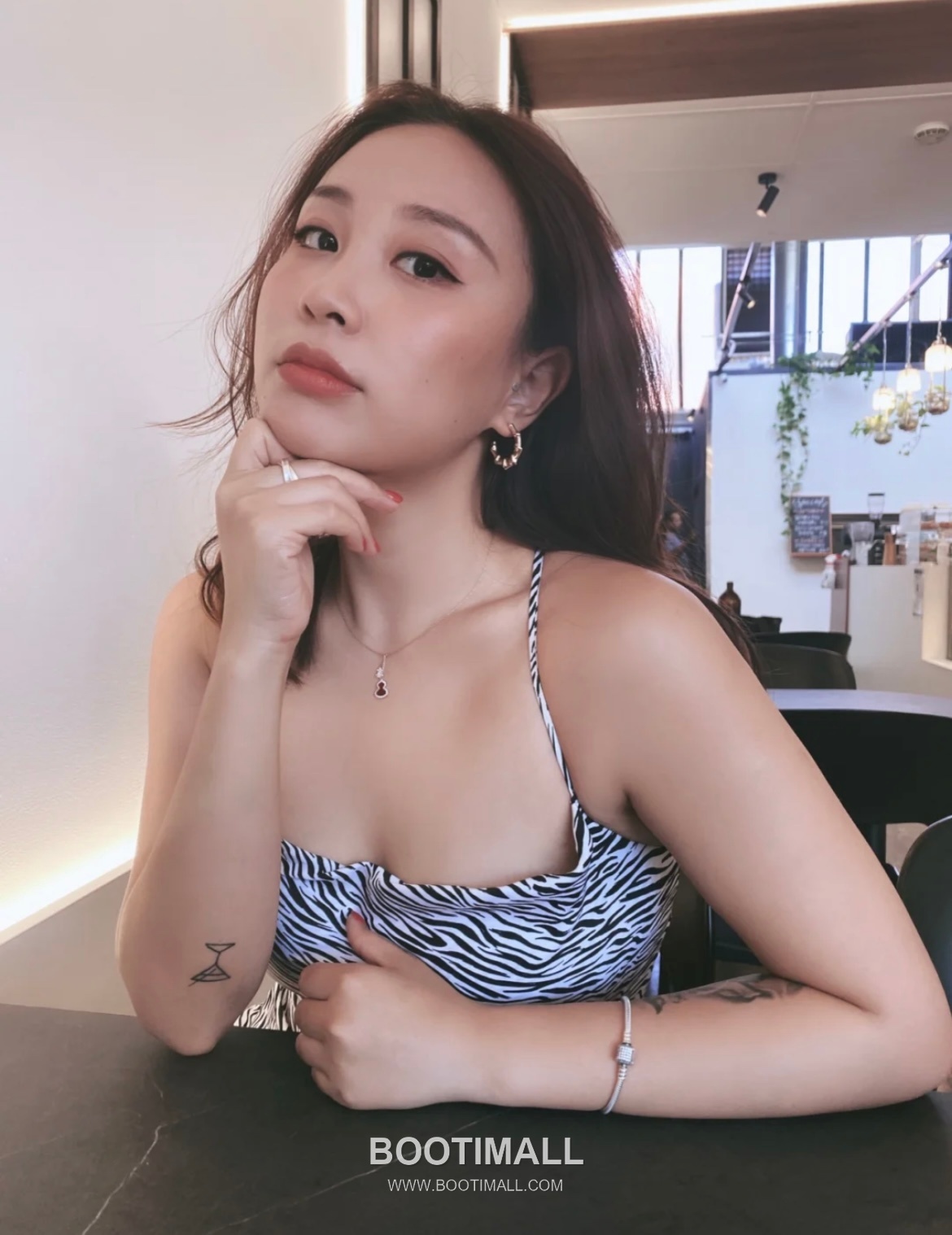 Qeelin Wulu Brass Gold Plated Necklace with Double Gourd Pendant Chalcedony Diamond 키린 울루 황동 베이스 금도금 네클리스 더블 호리병 펜던트 옥수 다이아 3