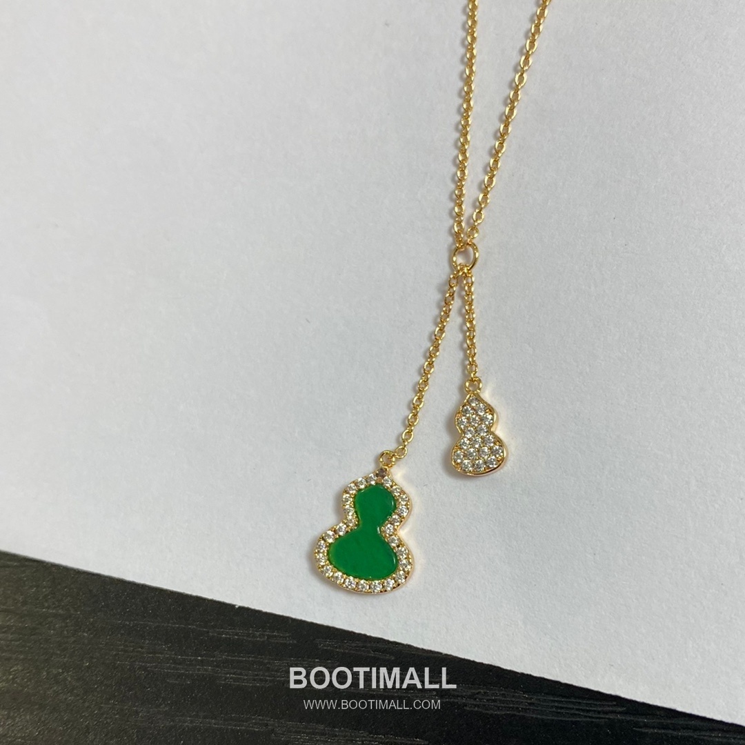 Qeelin Wulu Brass Gold Plated Necklace with Double Gourd Pendant Chalcedony Diamond 키린 울루 황동 베이스 금도금 네클리스 더블 호리병 펜던트 옥수 다이아 12
