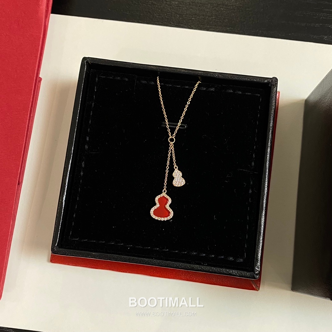 Qeelin Wulu Brass Gold Plated Necklace with Double Gourd Pendant Chalcedony Diamond 기린 울루 황동 베이스 금도금 네클리스 더블 호리병 펜던트 옥수 다이아 9