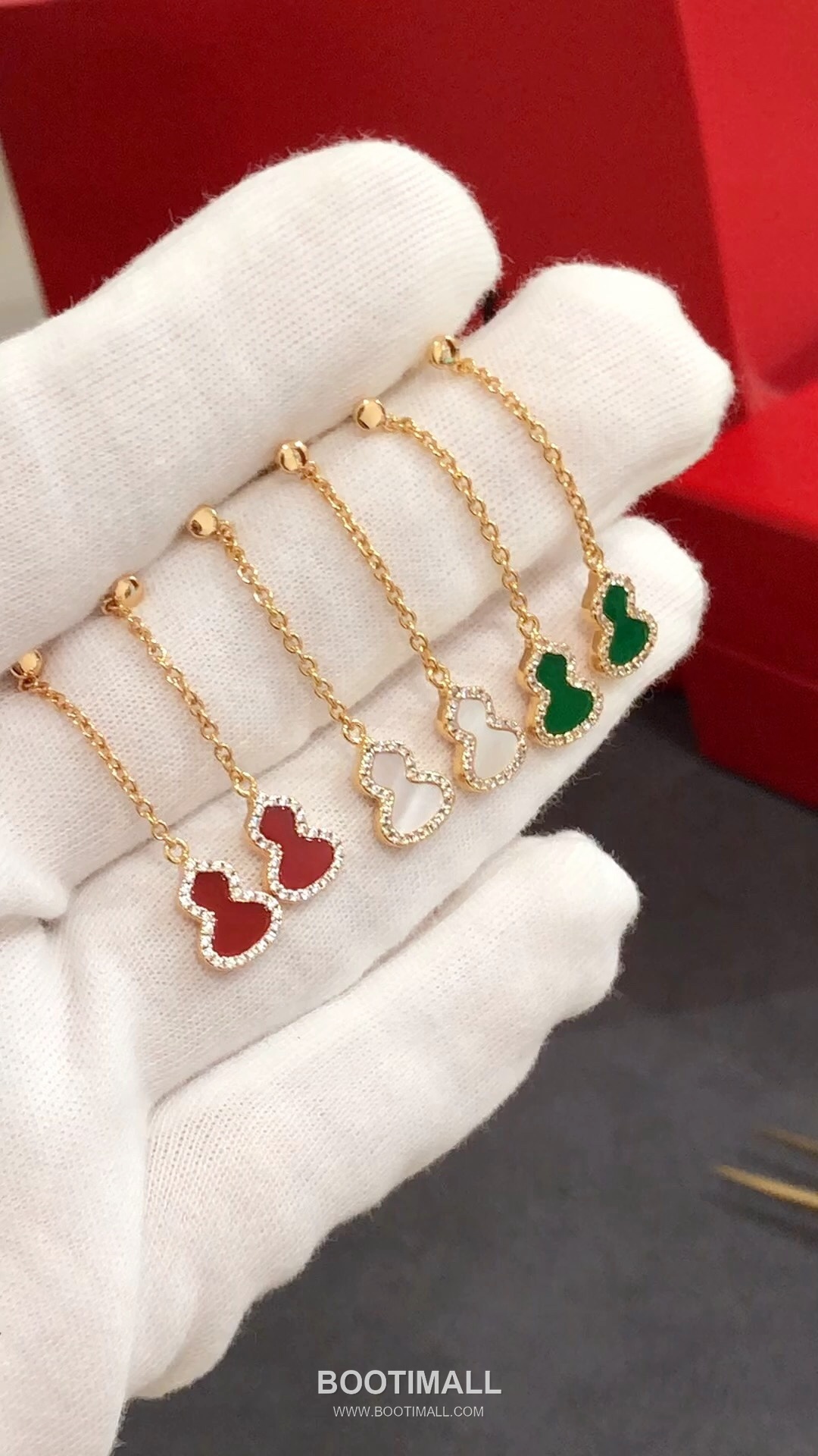 Qeelin Wulu Brass Gold Plated Earring with Mini Long Gourd Pendant Chalcedony Diamond 키린 울루 황동 베이스 금도금 이어링 미니 롱 호리병 펜던트 옥수 다이아 1