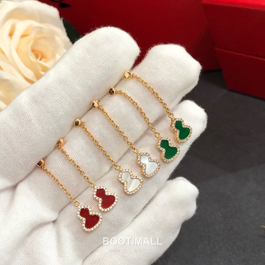 Qeelin Wulu Brass Gold Plated Earring with Mini Long Gourd Pendant Chalcedony Diamond 키린 울루 황동 베이스 금도금 이어링 미니 롱 호리병 펜던트 옥수 다이아 3