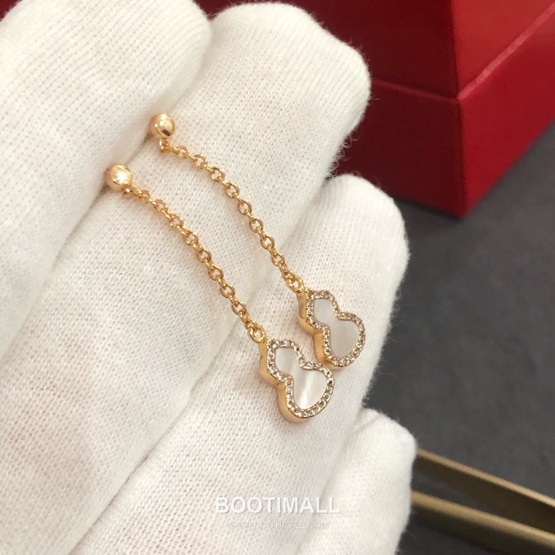 Qeelin Wulu Brass Gold Plated Earring with Mini Long Gourd Pendant Chalcedony Diamond 키린 울루 황동 베이스 금도금 이어링 미니 롱 호리병 펜던트 옥수 다이아 4