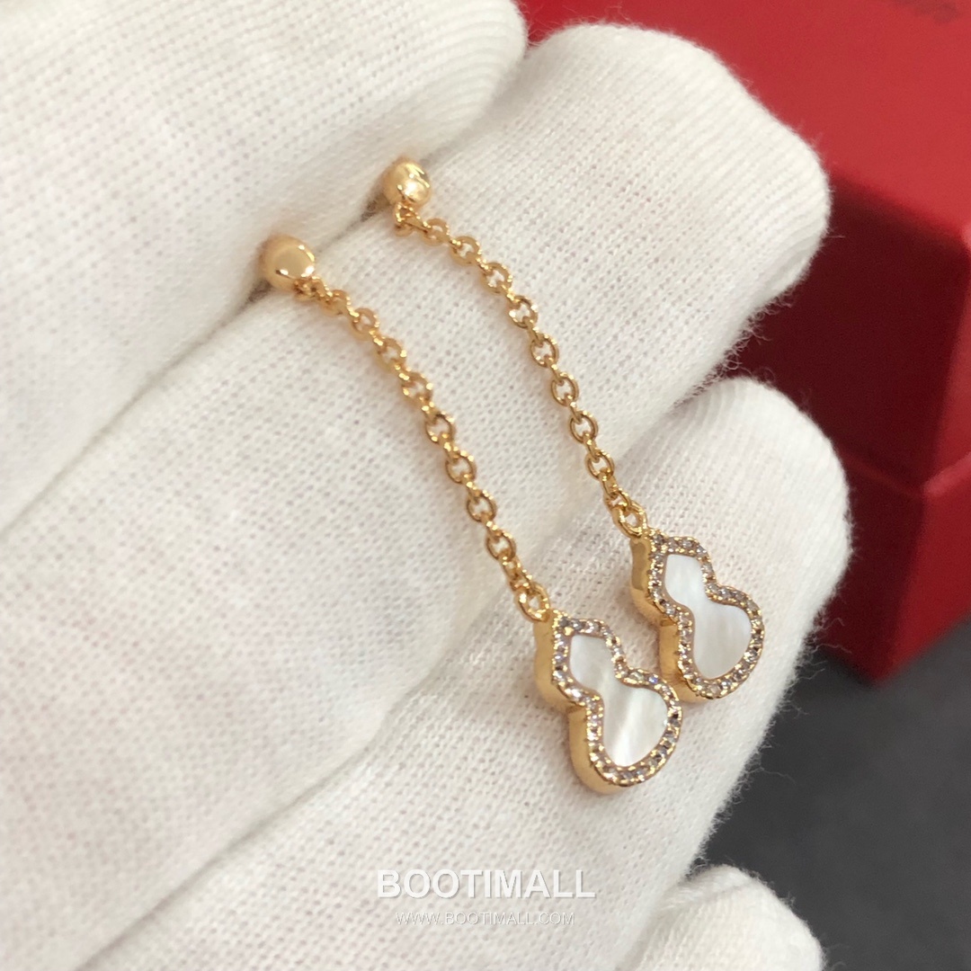 Qeelin Wulu Brass Gold Plated Earring with Mini Long Gourd Pendant Chalcedony Diamond 키린 울루 황동 베이스 금도금 이어링 미니 롱 호리병 펜던트 옥수 다이아 5