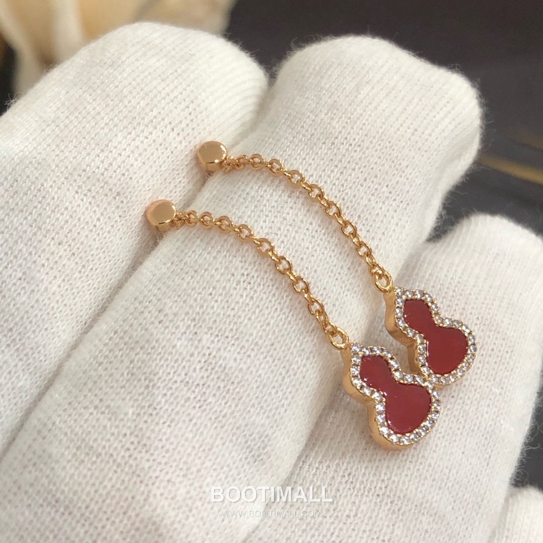 Qeelin Wulu Brass Gold Plated Earring with Mini Long Gourd Pendant Chalcedony Diamond 키린 울루 황동 베이스 금도금 이어링 미니 롱 호리병 펜던트 옥수 다이아 10