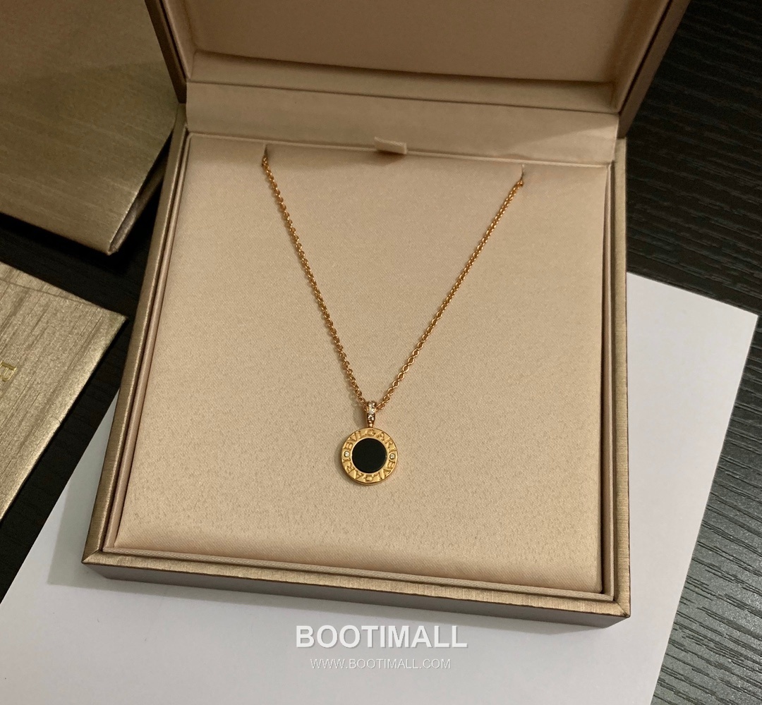 Bvlgari Brass Gold Plated Necklace with Double Sided Disc Pendant Onyx Mother of Pearl 불가리 황동 베이스 금도금 네클리스 더블 사이드 디스크 펜던트 오닉스 자개 7