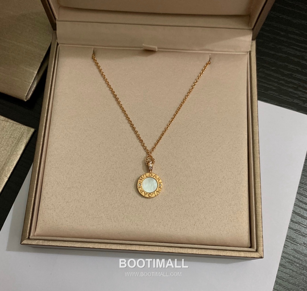 Bvlgari Brass Gold Plated Necklace with Double Sided Disc Pendant Onyx Mother of Pearl 불가리 황동 베이스 금도금 네클리스 더블 사이드 디스크 펜던트 오닉스 자개 8
