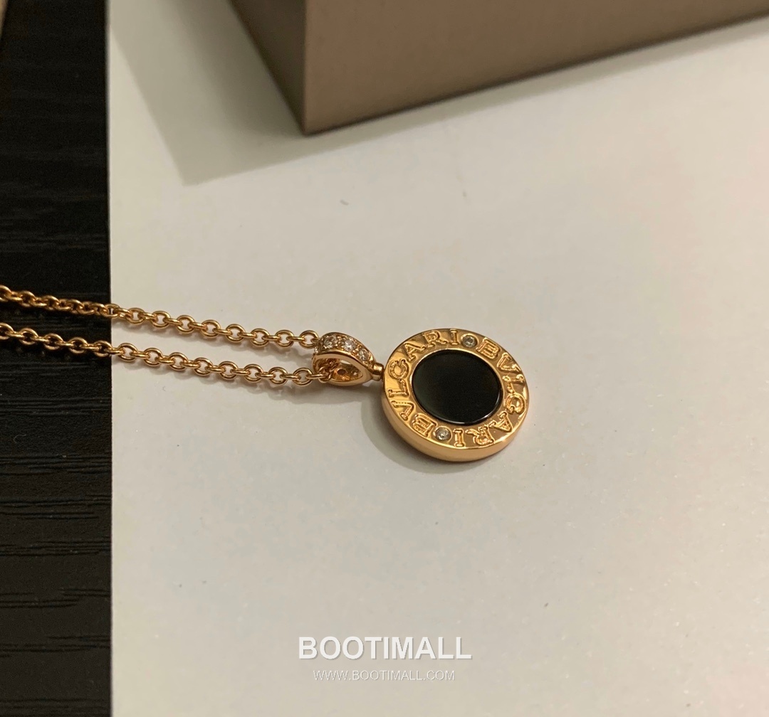Bvlgari Brass Gold Plated Necklace with Double Sided Disc Pendant Onyx Mother of Pearl 불가리 황동 베이스 금도금 네클리스 더블 사이드 디스크 펜던트 오닉스 자개 10