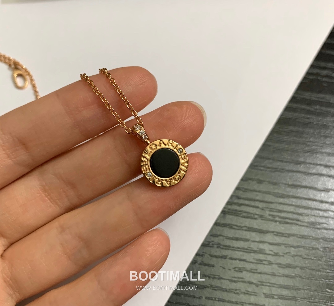 Bvlgari Brass Gold Plated Necklace with Double Sided Disc Pendant Onyx Mother of Pearl 불가리 황동 베이스 금도금 네클리스 더블 사이드 디스크 펜던트 오닉스 자개 14