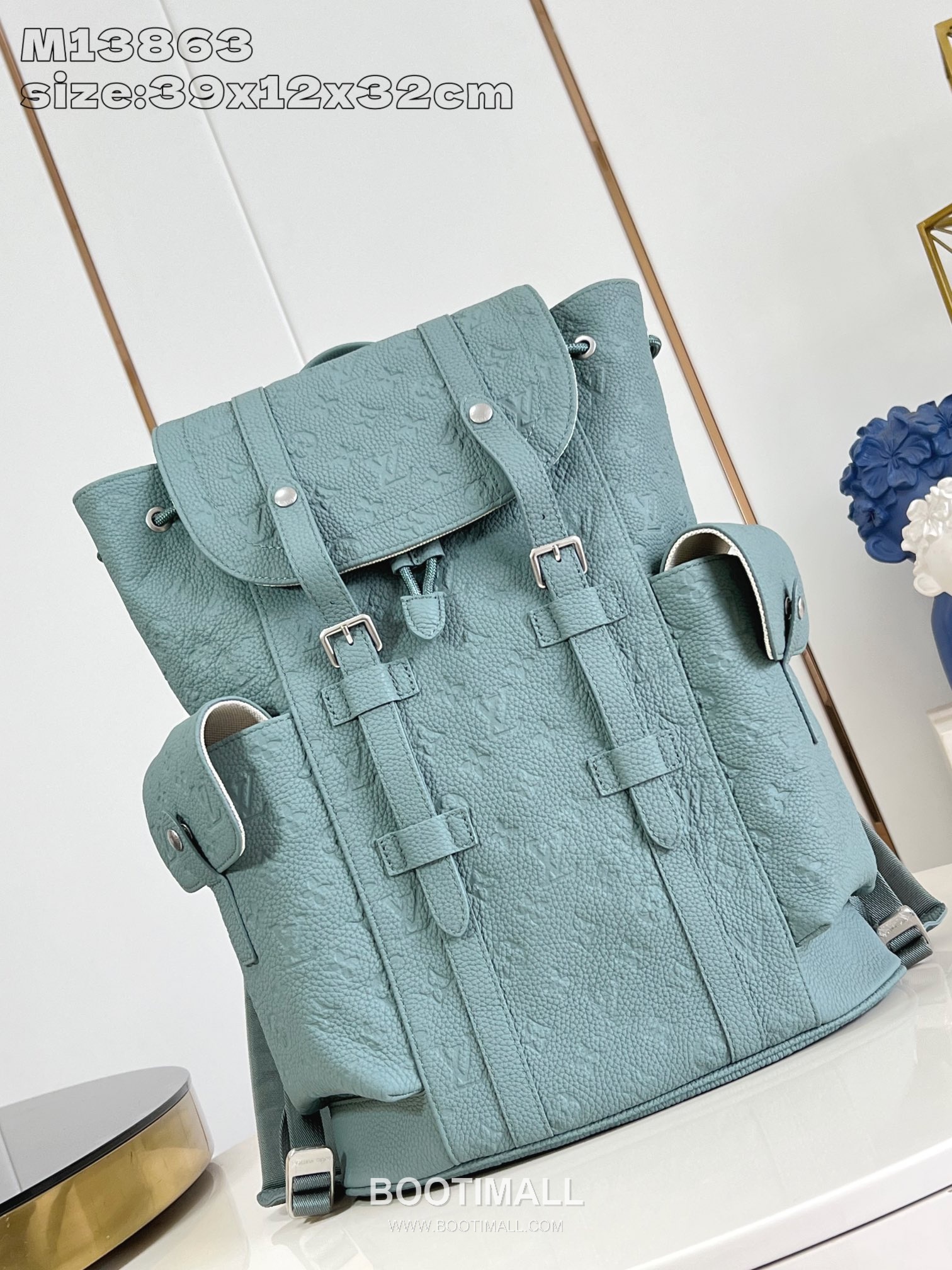 Louis Vuitton Christopher Taurillon Leather Backpack with Side Pocket Strap Detail 루이비통 크리스토퍼 타우릴론 레더 백팩 M13863 32cm 1