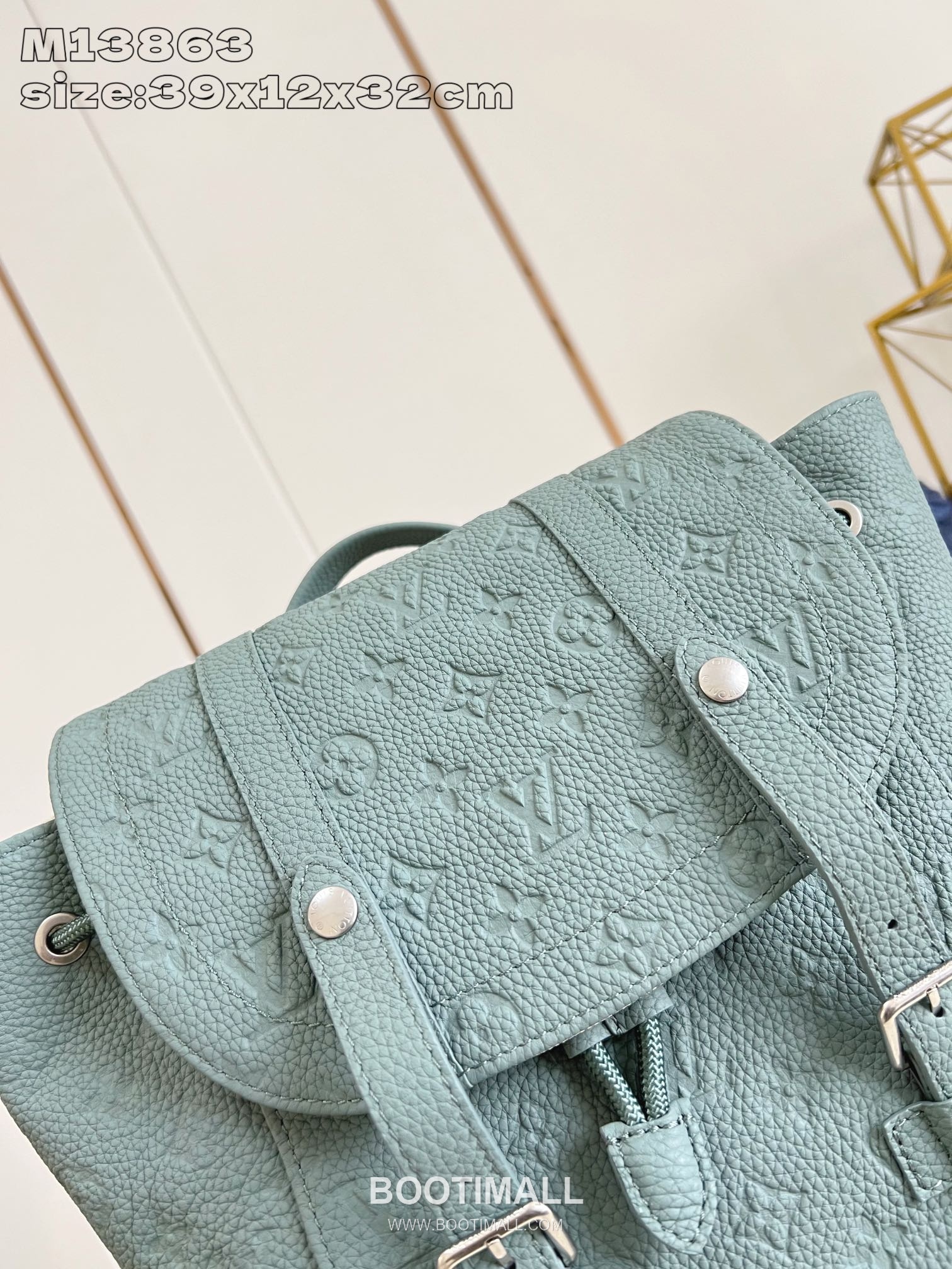 Louis Vuitton Christopher Taurillon Leather Backpack with Side Pocket Strap Detail 루이비통 크리스토퍼 타우릴론 레더 백팩 M13863 32cm 2